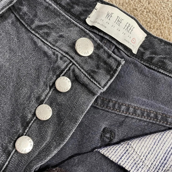 Free People Soft & Relaxed Cut Off Denim Shorts Black size 31 - Picture 3 of 8